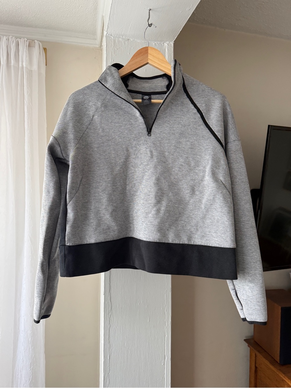 Champion Women’s Gray & Black Quarter Zip Cropped Pullover Size Medium